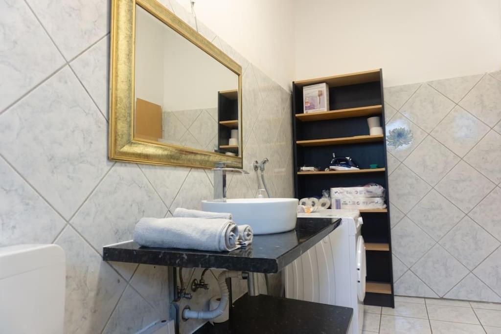 Apartment In Wuppertal - Charmante 3-Zimmer-Oase Mit Kamin Und Badewanne ภายนอก รูปภาพ