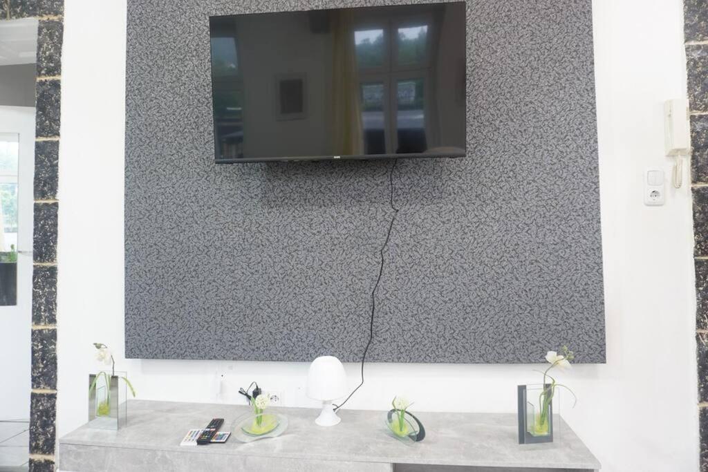 Apartment In Wuppertal - Charmante 3-Zimmer-Oase Mit Kamin Und Badewanne ภายนอก รูปภาพ