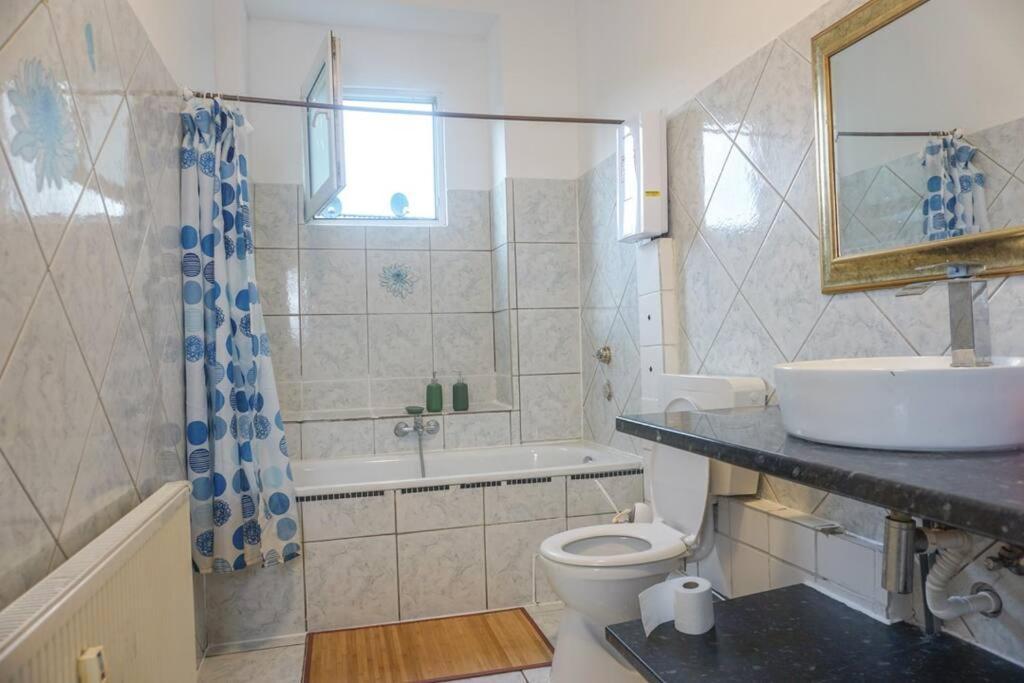 Apartment In Wuppertal - Charmante 3-Zimmer-Oase Mit Kamin Und Badewanne ภายนอก รูปภาพ