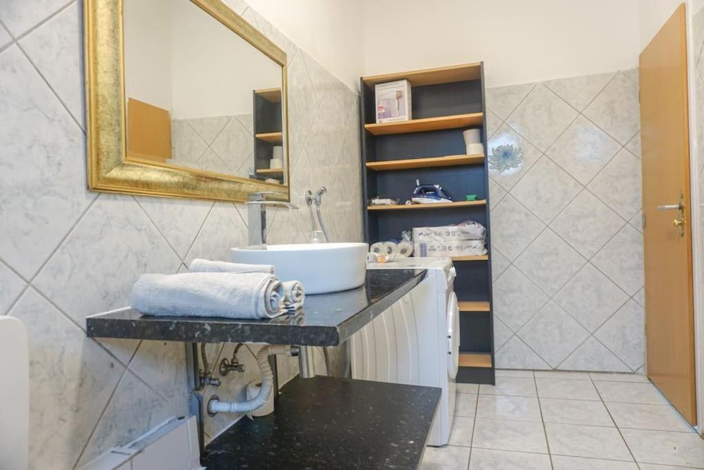 Apartment In Wuppertal - Charmante 3-Zimmer-Oase Mit Kamin Und Badewanne ภายนอก รูปภาพ