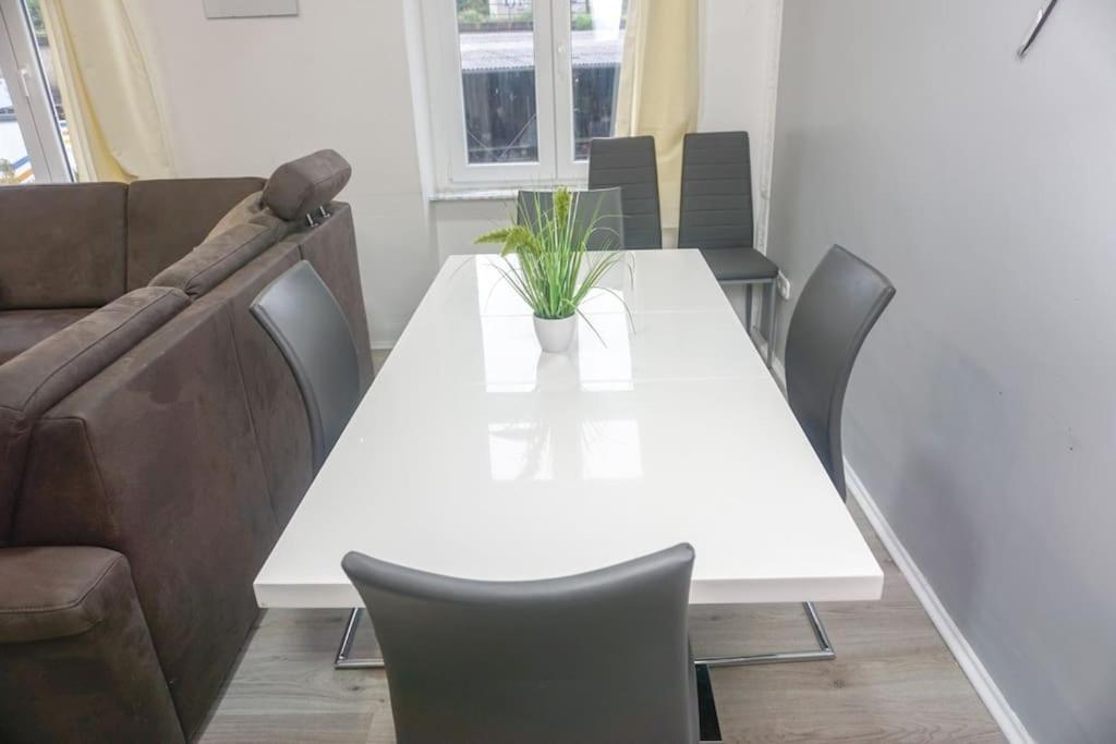 Apartment In Wuppertal - Charmante 3-Zimmer-Oase Mit Kamin Und Badewanne ภายนอก รูปภาพ