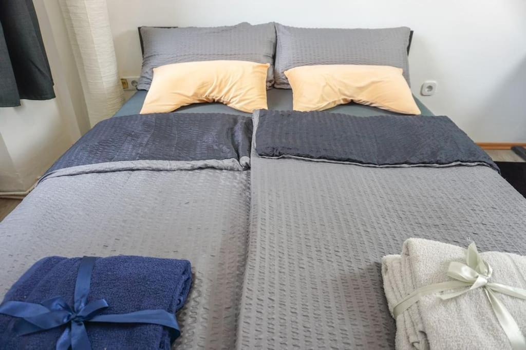 Apartment In Wuppertal - Charmante 3-Zimmer-Oase Mit Kamin Und Badewanne ภายนอก รูปภาพ